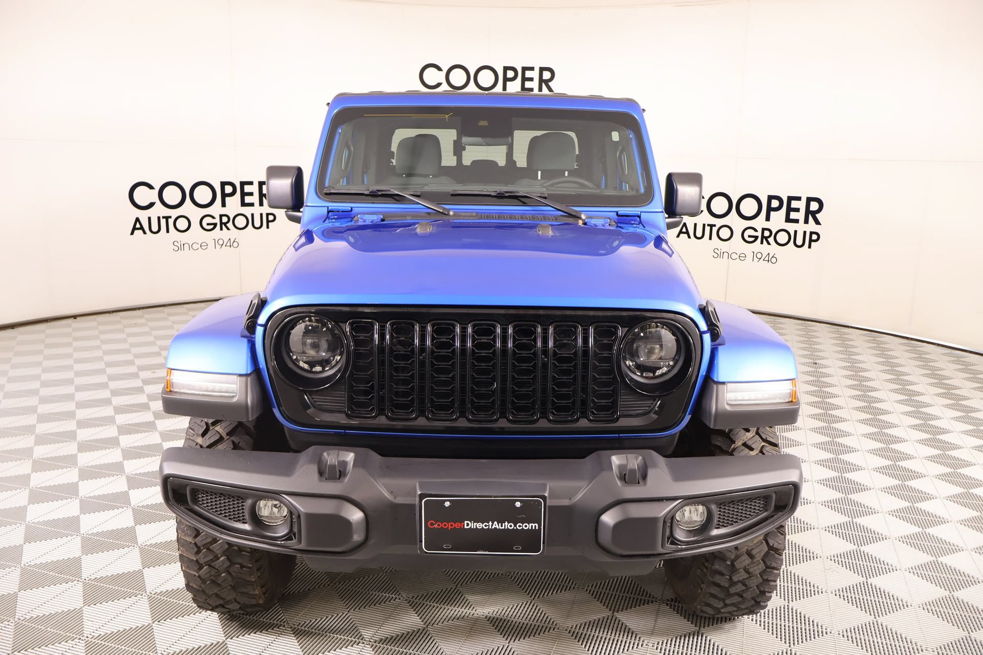 Used 2024 Jeep Gladiator Sport AWD/4WD image 9