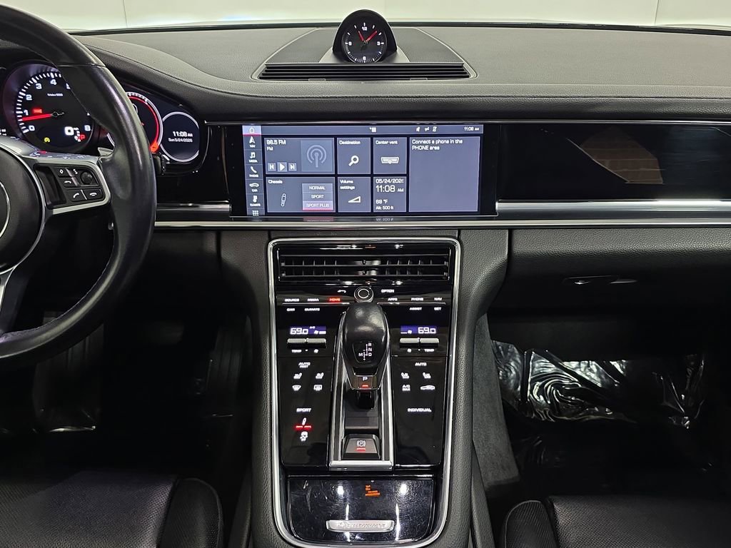 Used 2020 Porsche Panamera RWD image 16