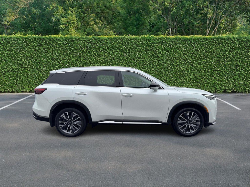 Used 2026 INFINITI QX60 Luxe w/ Family Package AWD/4WD image 2