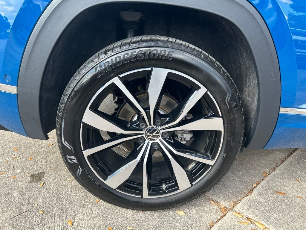 Used 2025 Volkswagen Atlas Cross Sport SEL Premium R-Line image 23