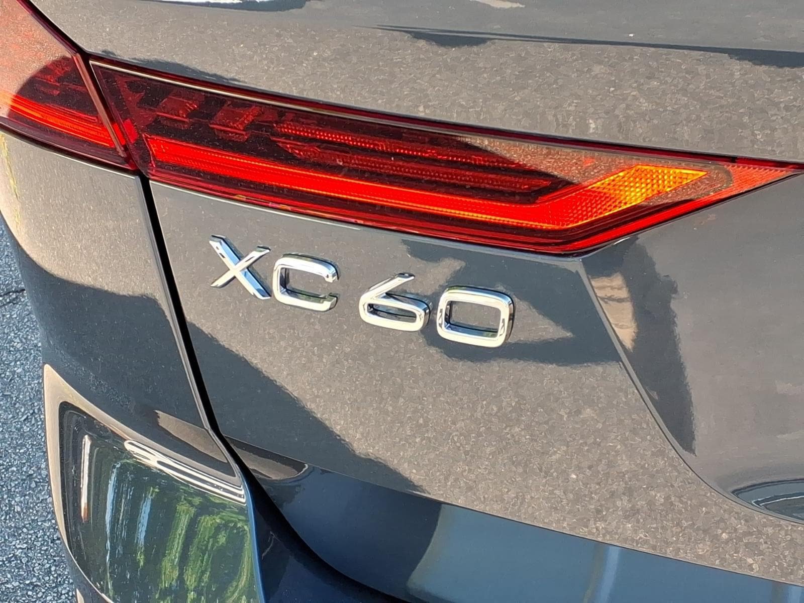 New 2026 Volvo XC60 T8 Plus w/ Protection Package Premier AWD/4WD image 5