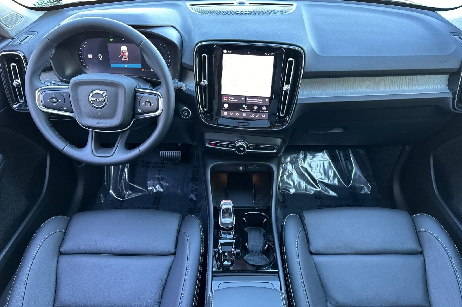 New 2026 Volvo XC40 B5 Ultra w/ Protection Package Premier image 3