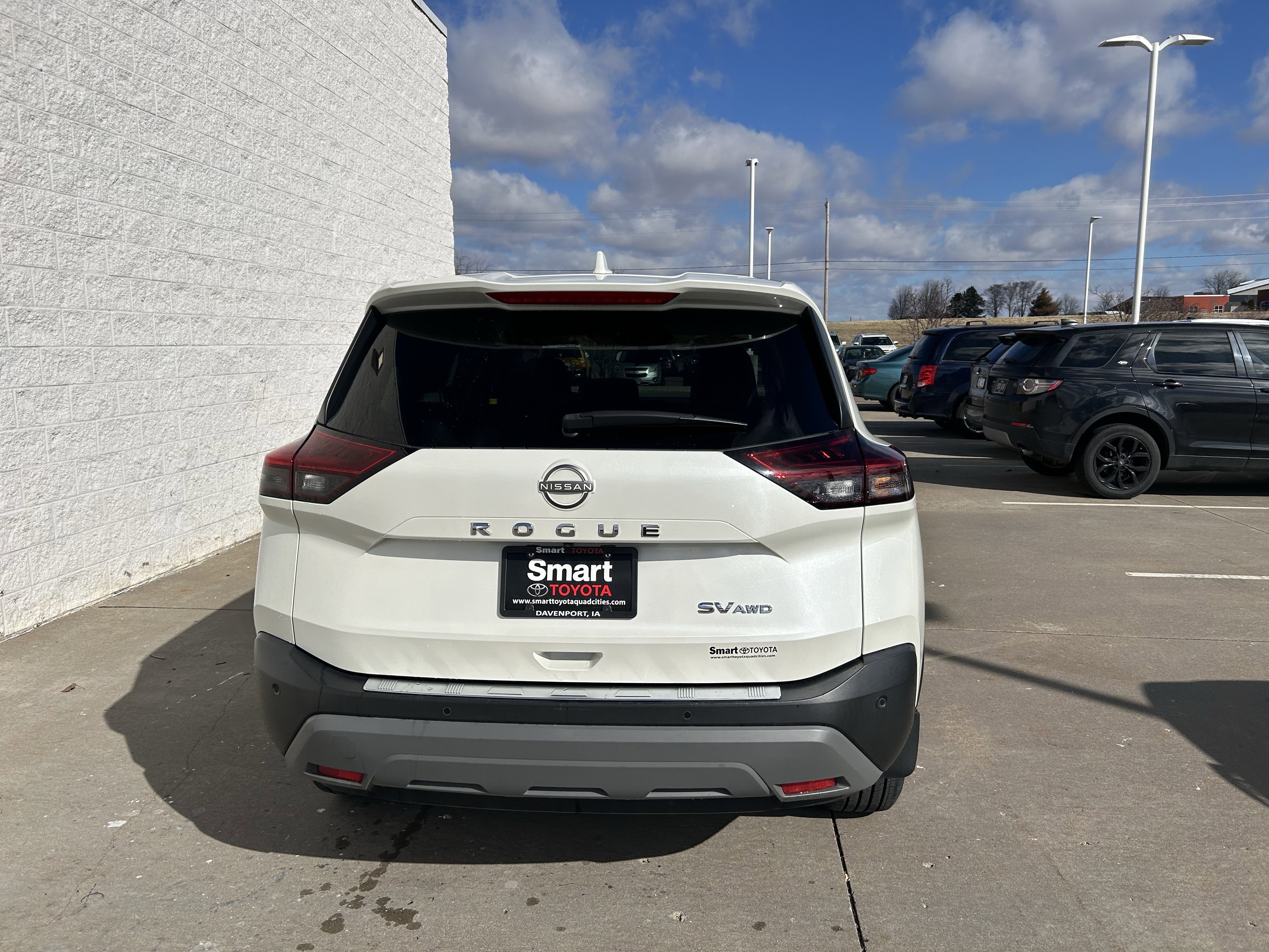 Used 2023 Nissan Rogue SV image 4