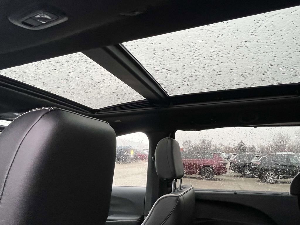 New 2026 Chrysler Pacifica Limited w/ S Appearance Package image 12