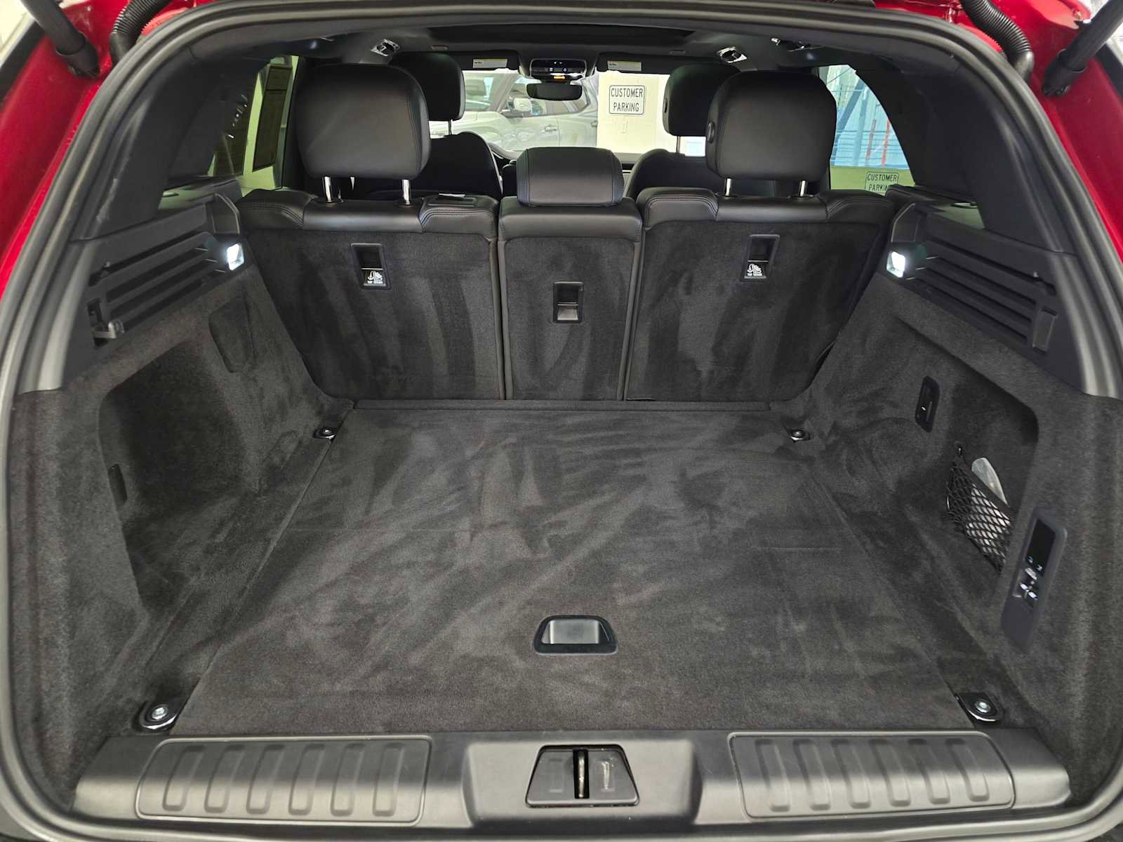 Used 2025 Land Rover Range Rover Sport image 17