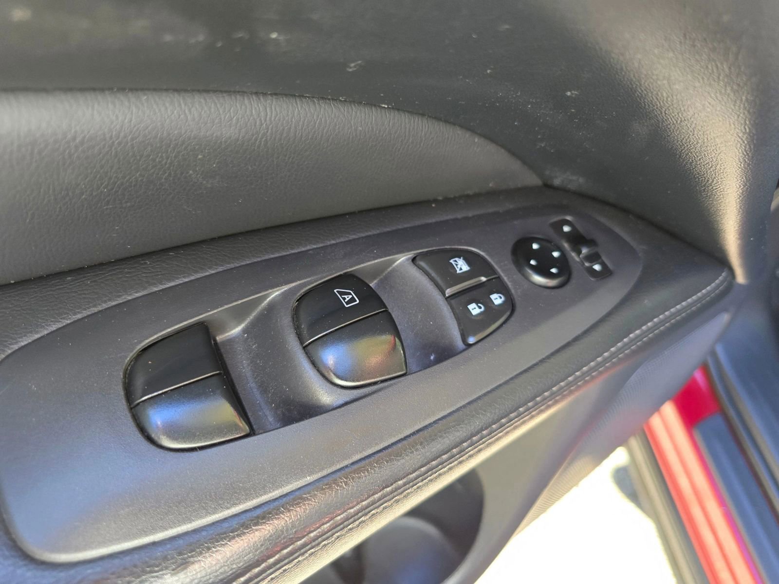 Used 2018 Nissan Pathfinder S AWD/4WD image 22