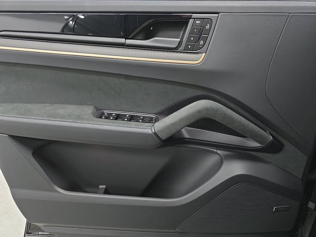 New 2026 Porsche Cayenne Turbo GT AWD/4WD image 23