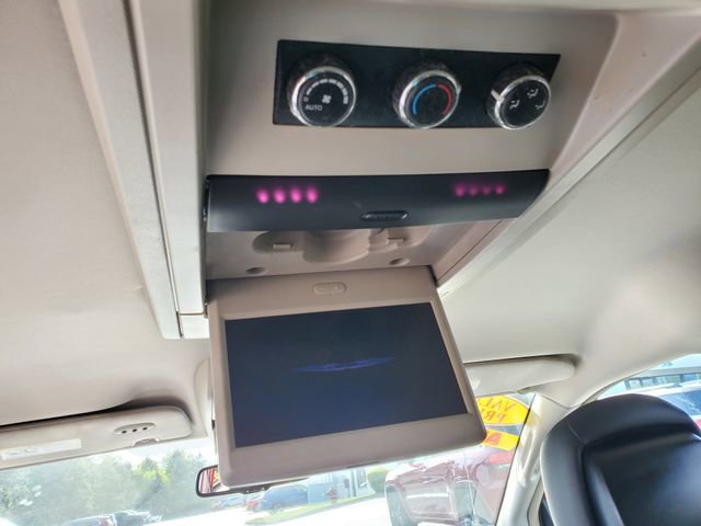 Used 2013 Chrysler Town & Country Touring FWD image 14