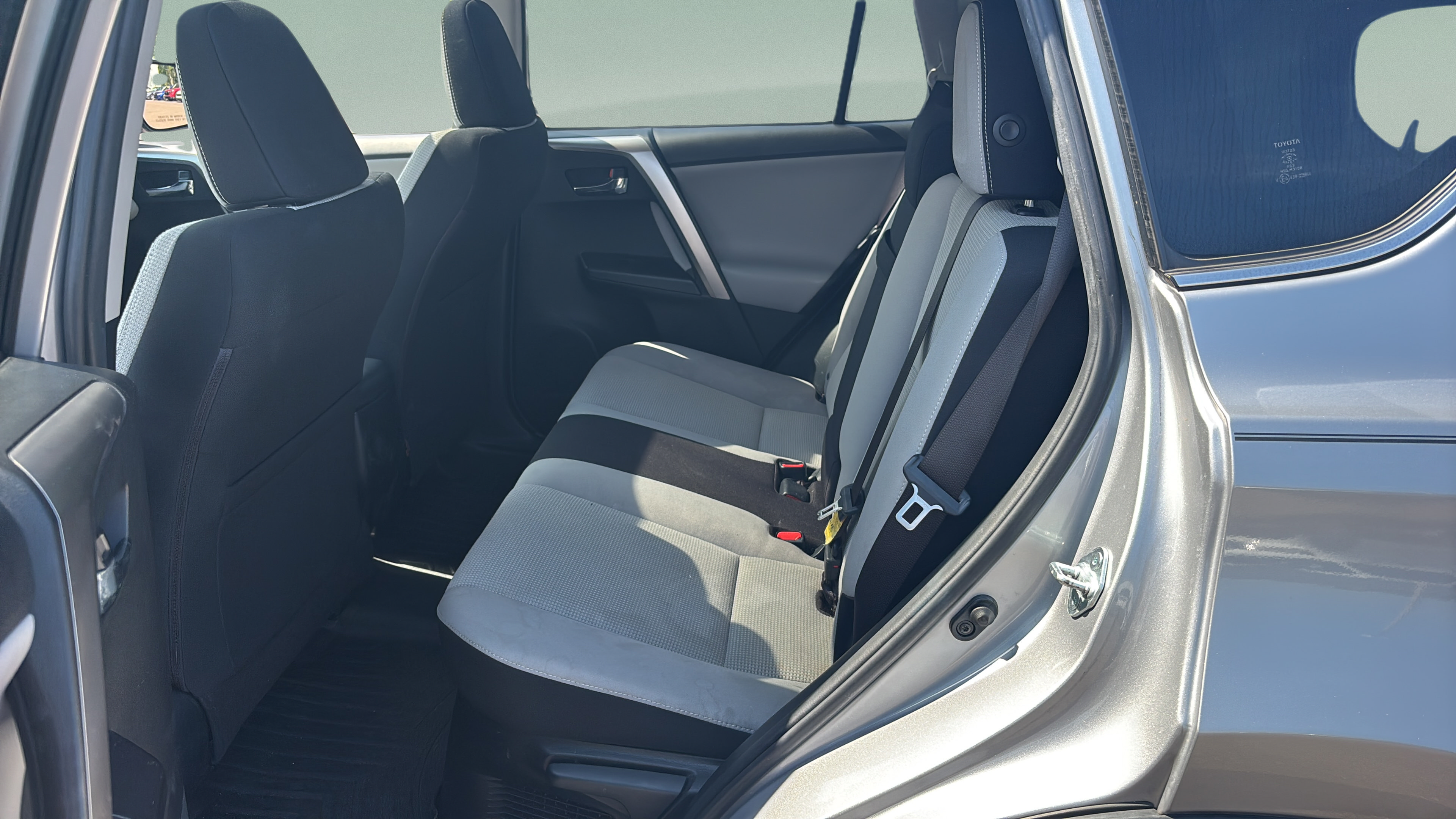 Used 2017 Toyota RAV4 XLE AWD/4WD image 11