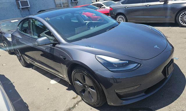 Used 2023 Tesla Model 3 Standard Range RWD video 1