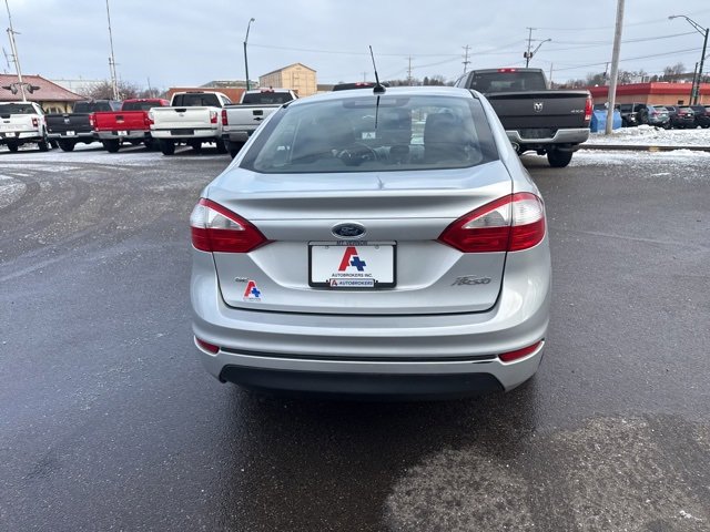 Used 2016 Ford Fiesta SE w/ Cold Weather Package image 5