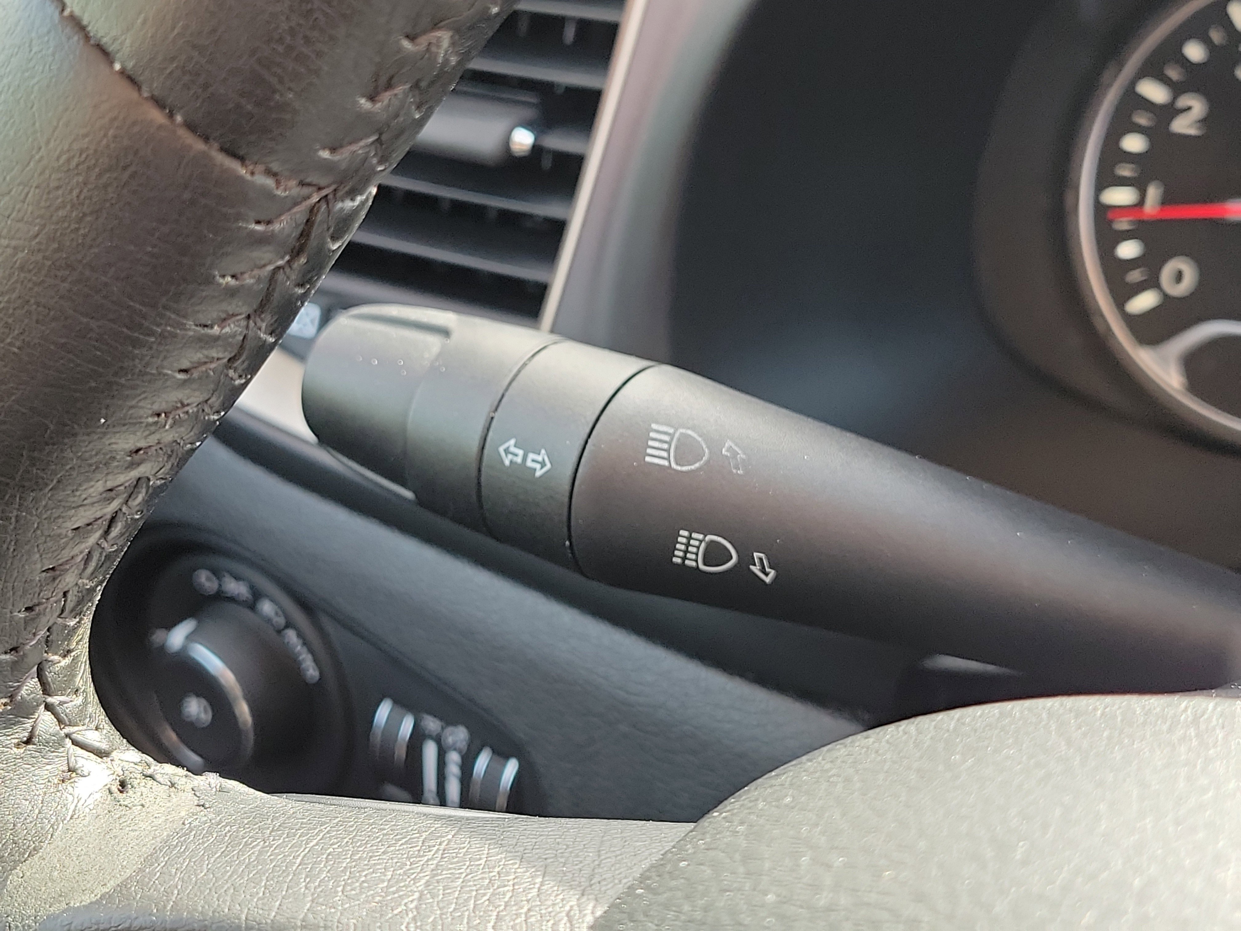 Used 2015 Jeep Renegade Latitude w/ Cold Weather Group II image 28