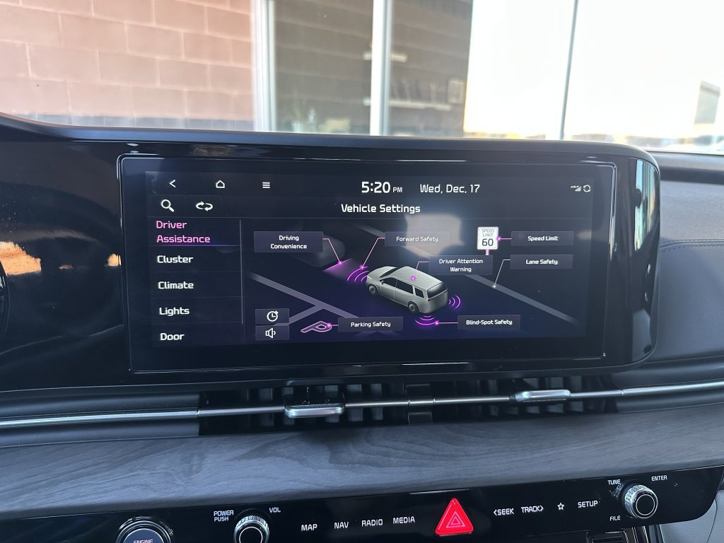 Used 2024 Kia Carnival EX image 24