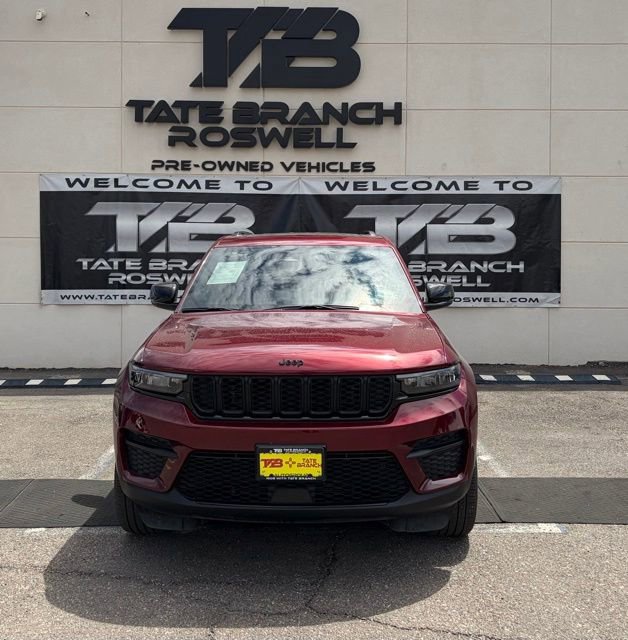 Used 2025 Jeep Grand Cherokee Altitude AWD/4WD image 3