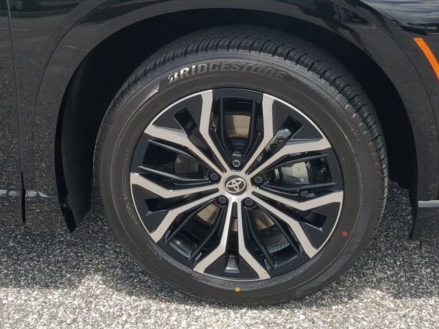 Certified 2026 Toyota Crown Signia AWD/4WD image 11