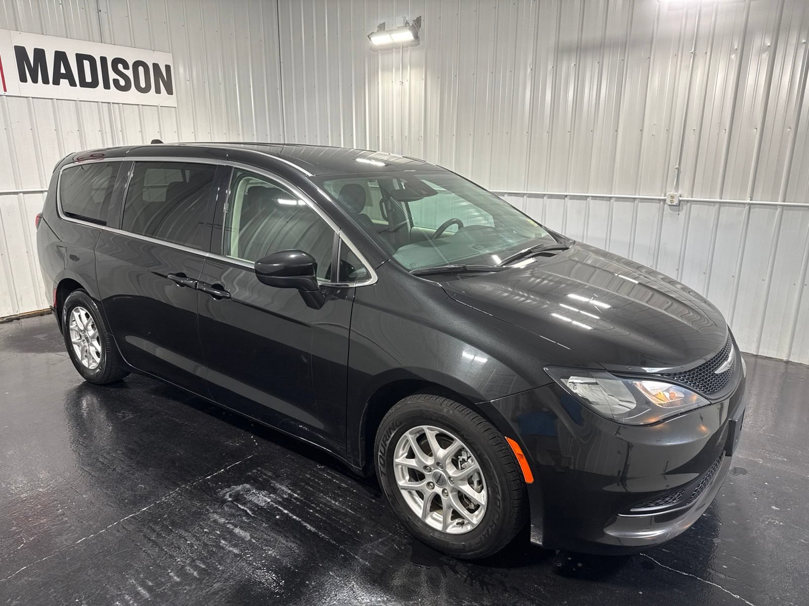 Used 2023 Chrysler Voyager LX FWD image 6