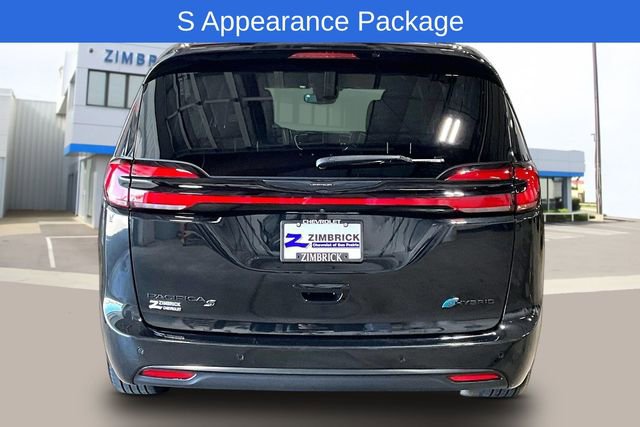 Used 2024 Chrysler Pacifica Premium FWD image 9