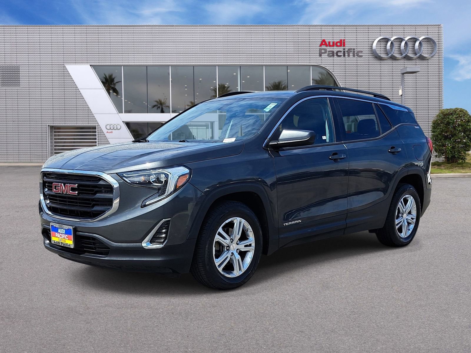 Used 2018 GMC Terrain SLE w/ Driver Convenience Package FWD image 1