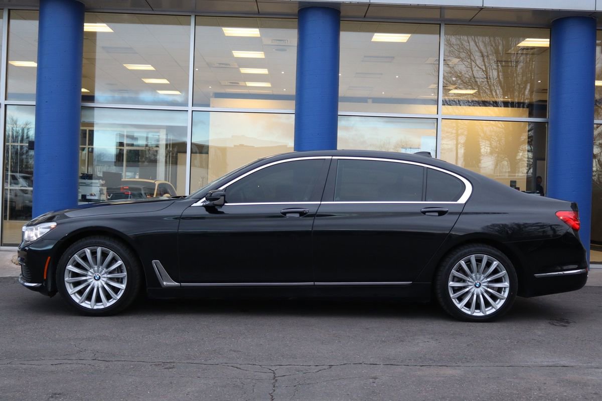 Used 2019 BMW 740i xDrive w/ Executive Package image 2