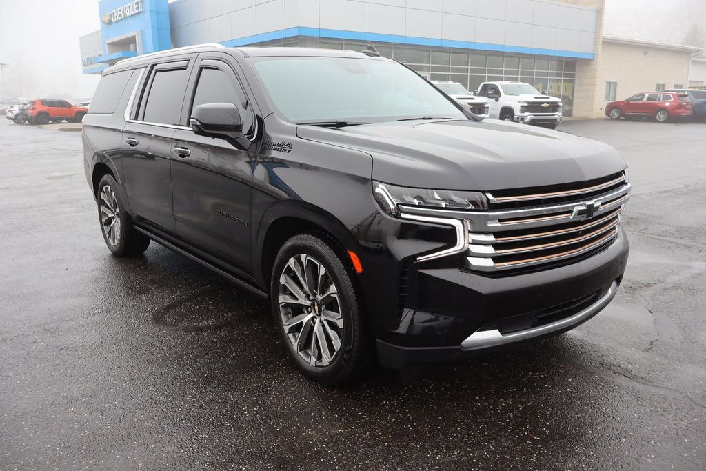 Used 2023 Chevrolet Suburban High Country image 2