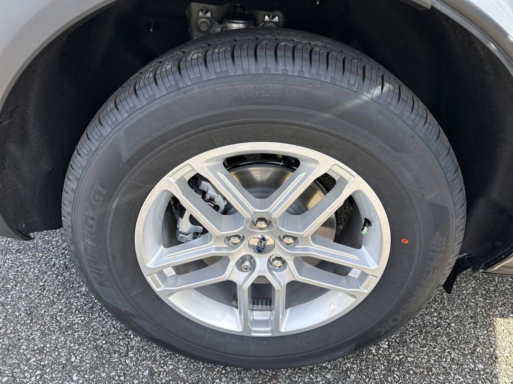 New 2026 Ford Explorer Active w/ Active Comfort Package image 18