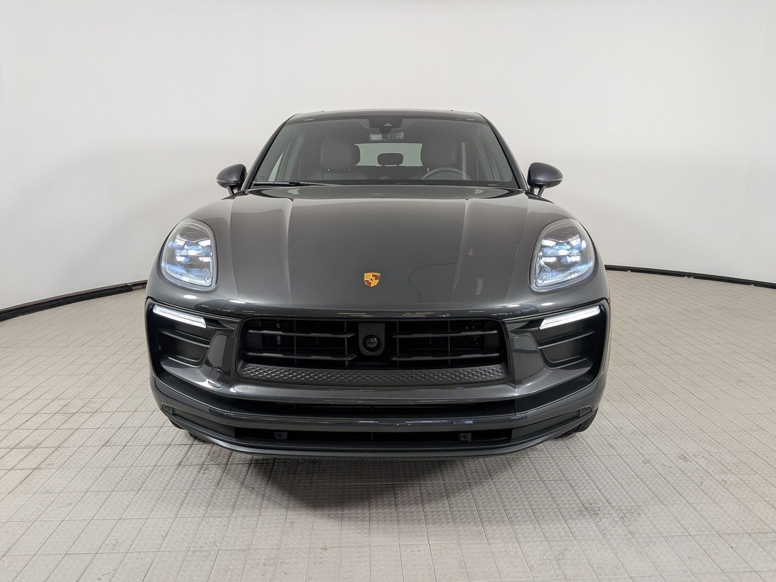 Certified 2023 Porsche Macan AWD/4WD image 6