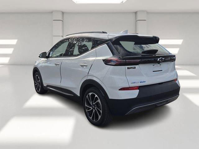 Used 2023 Chevrolet Bolt EUV Premier w/ Sun & Sound Package FWD image 3