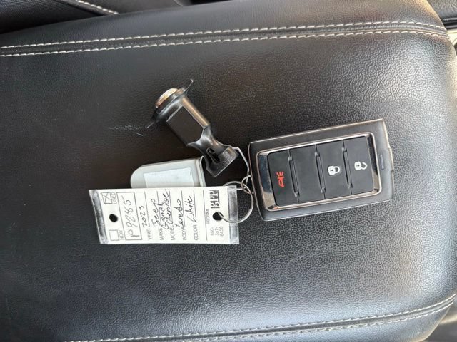 Used 2023 Jeep Grand Cherokee Laredo AWD/4WD image 5