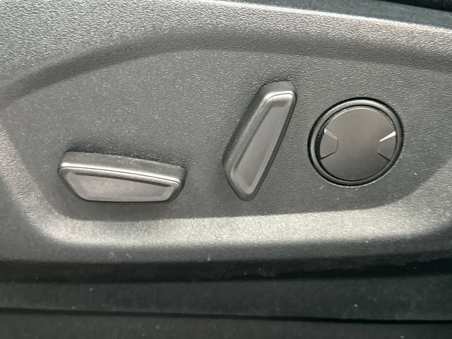 Used 2020 Ford Edge SE FWD image 19