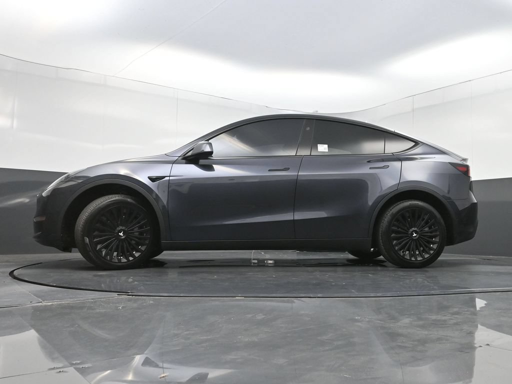 Used 2024 Tesla Model Y Long Range AWD/4WD image 26