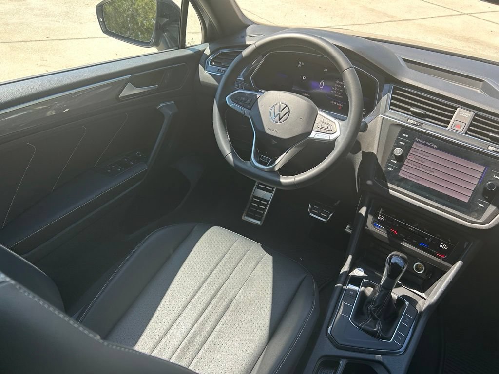 Certified 2023 Volkswagen Tiguan SE R-Line FWD image 9