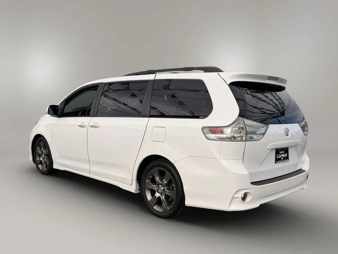 Used 2015 Toyota Sienna SE w/ SE Preferred Package FWD image 10