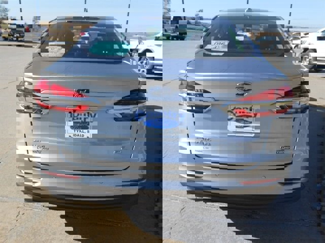 Certified 2020 Ford Fusion SE image 4