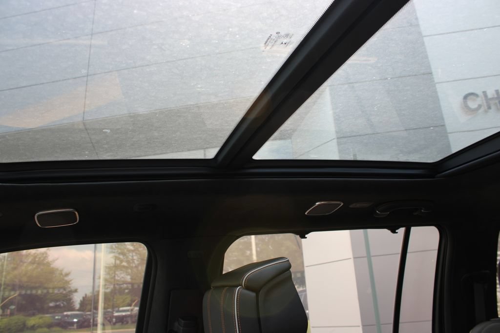 Used 2022 Jeep Grand Wagoneer Series III w/ Rear Seat Video Group 1 AWD/4WD image 13