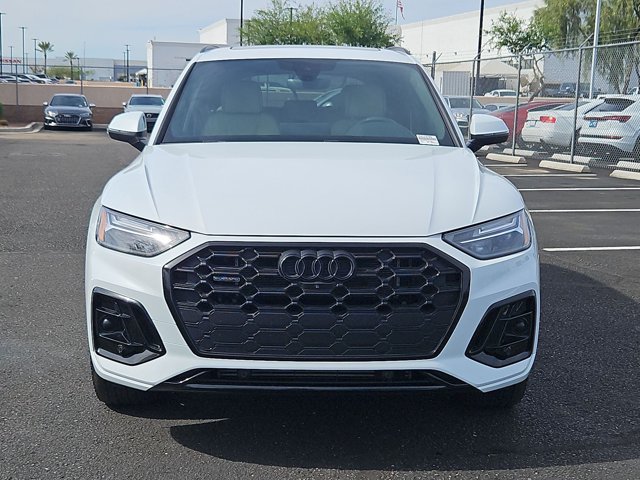 Used 2024 Audi Q5 e Premium Plus w/ Premium Plus Package AWD/4WD image 2
