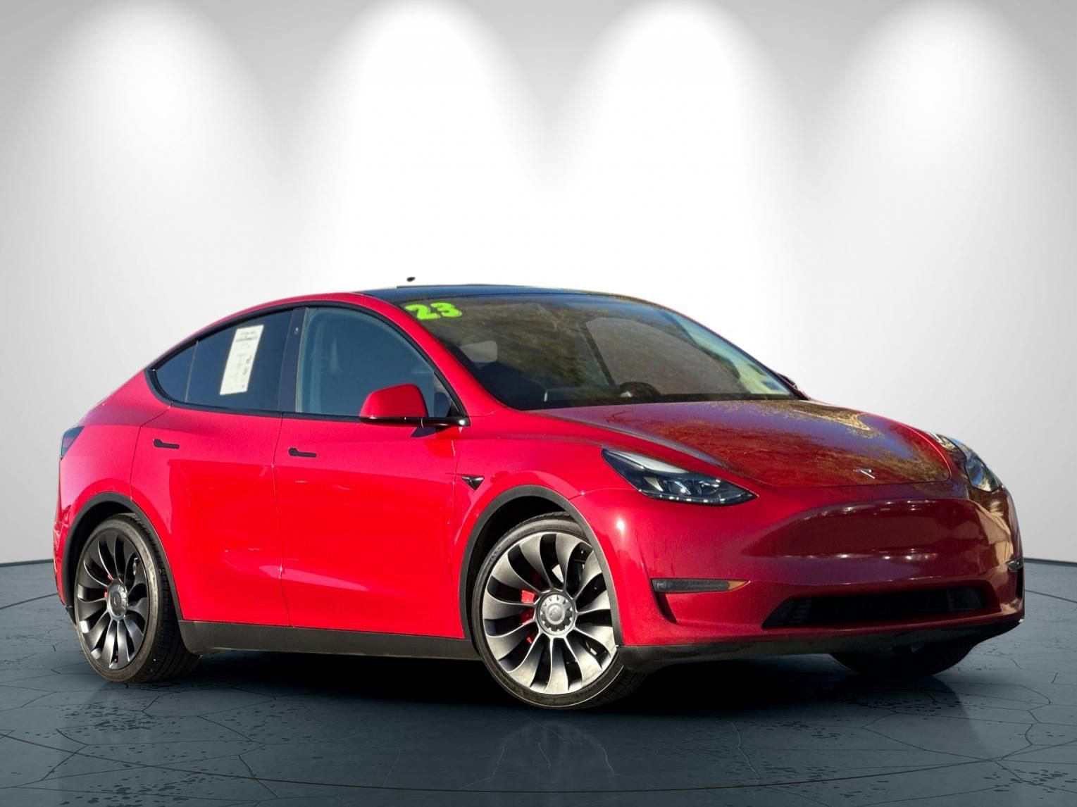 Used 2023 Tesla Model Y Performance image 2