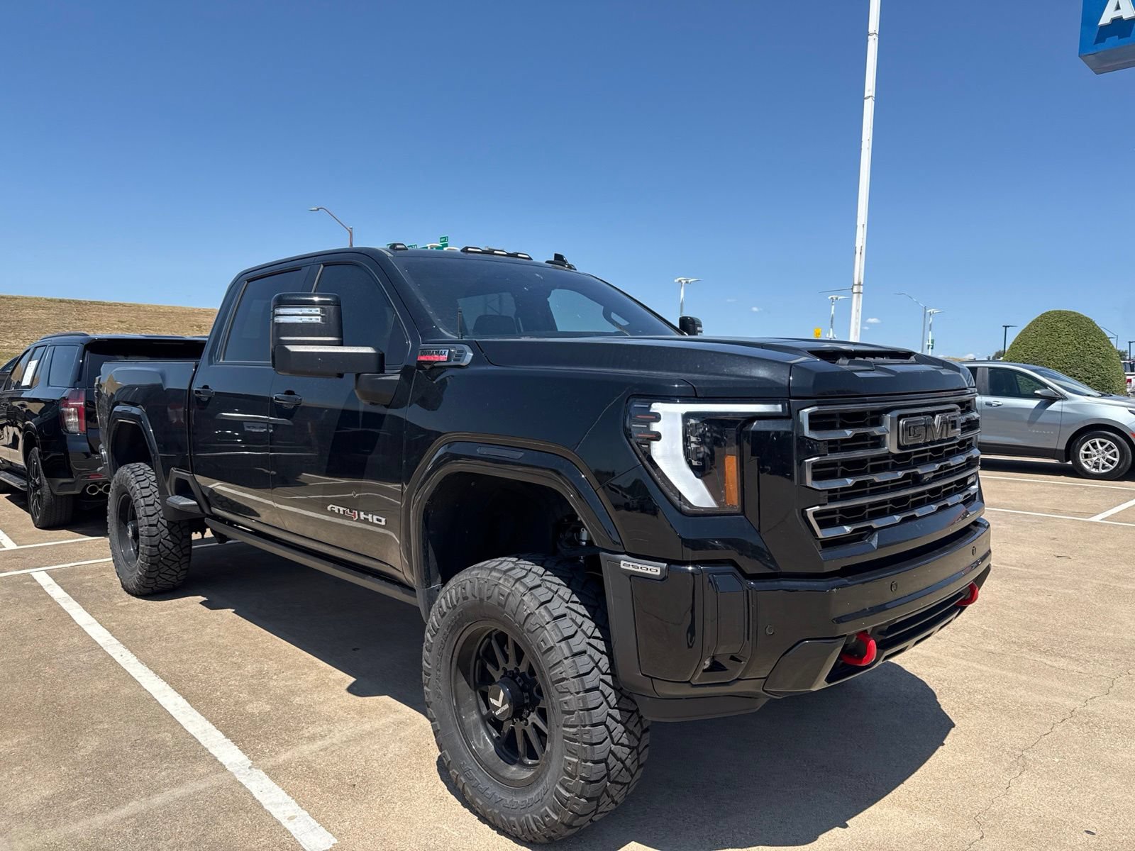 Used 2025 GMC Sierra 2500 AT4 w/ AT4 Premium Plus Package AWD/4WD image 3