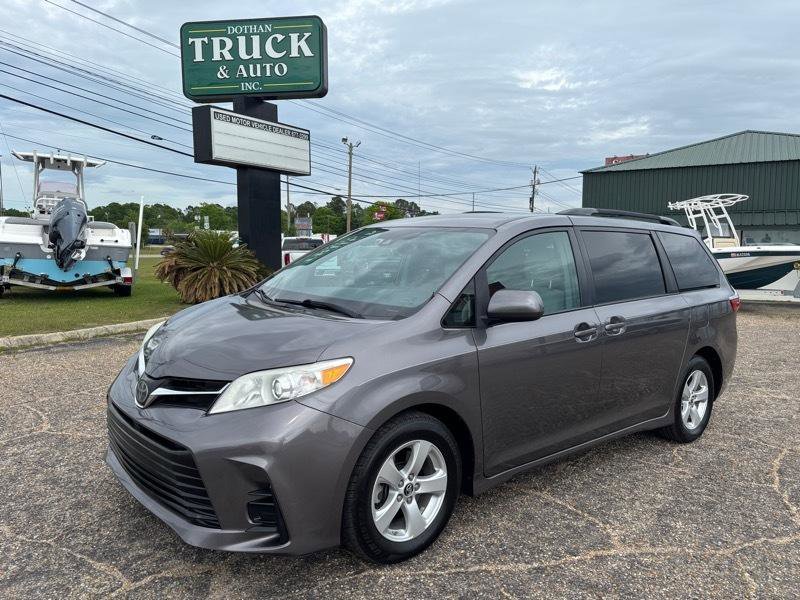 Used 2019 Toyota Sienna LE FWD image 1