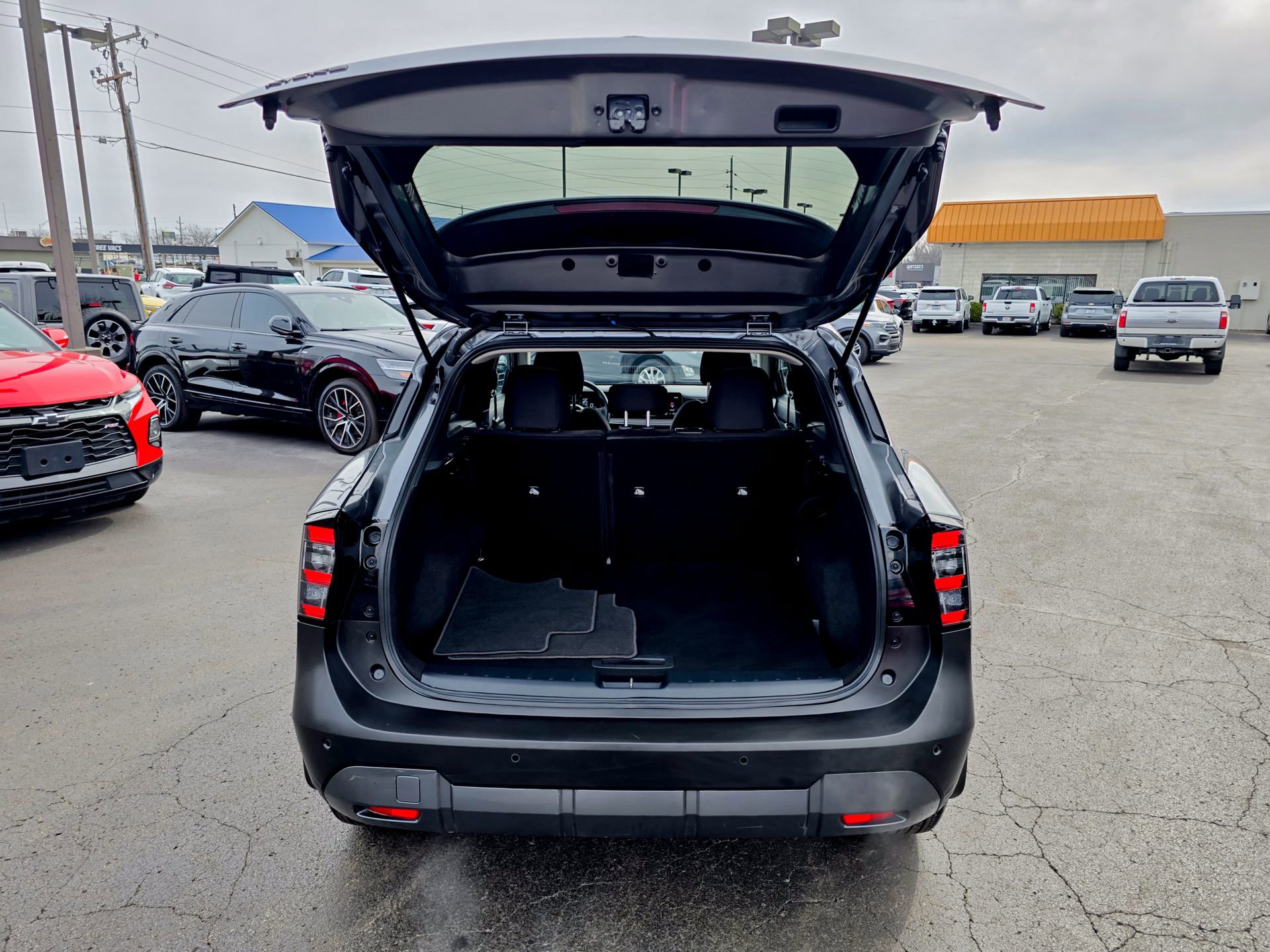 Used 2025 Nissan Kicks SV image 30