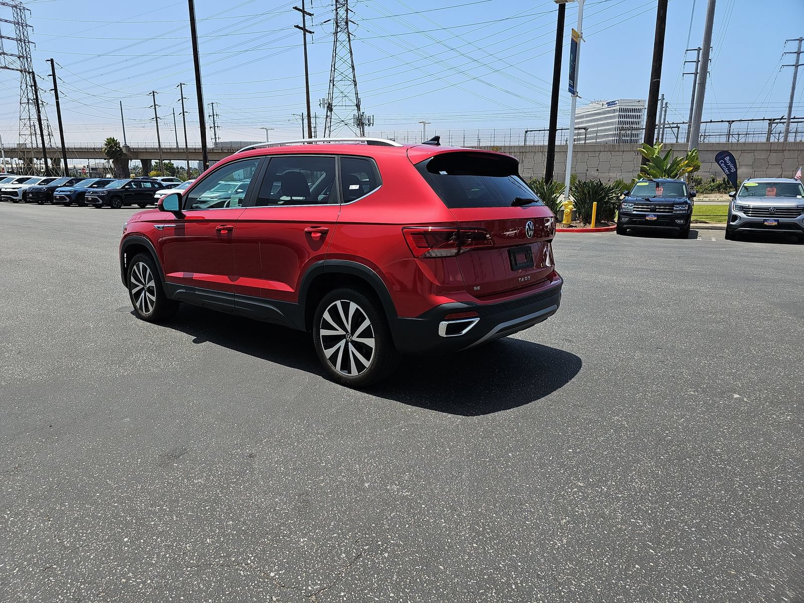Used 2023 Volkswagen Taos SE FWD image 7