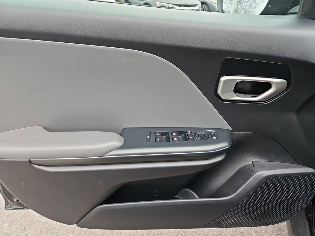 Used 2025 Kia K4 LXS image 23