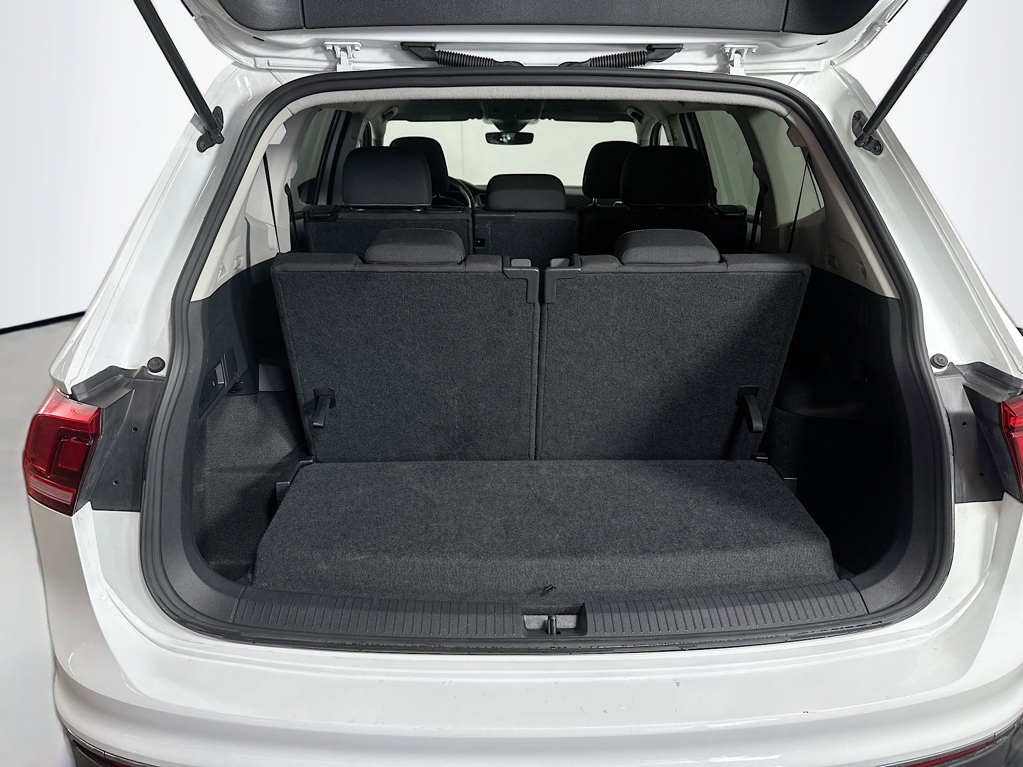 Used 2024 Volkswagen Tiguan S image 23