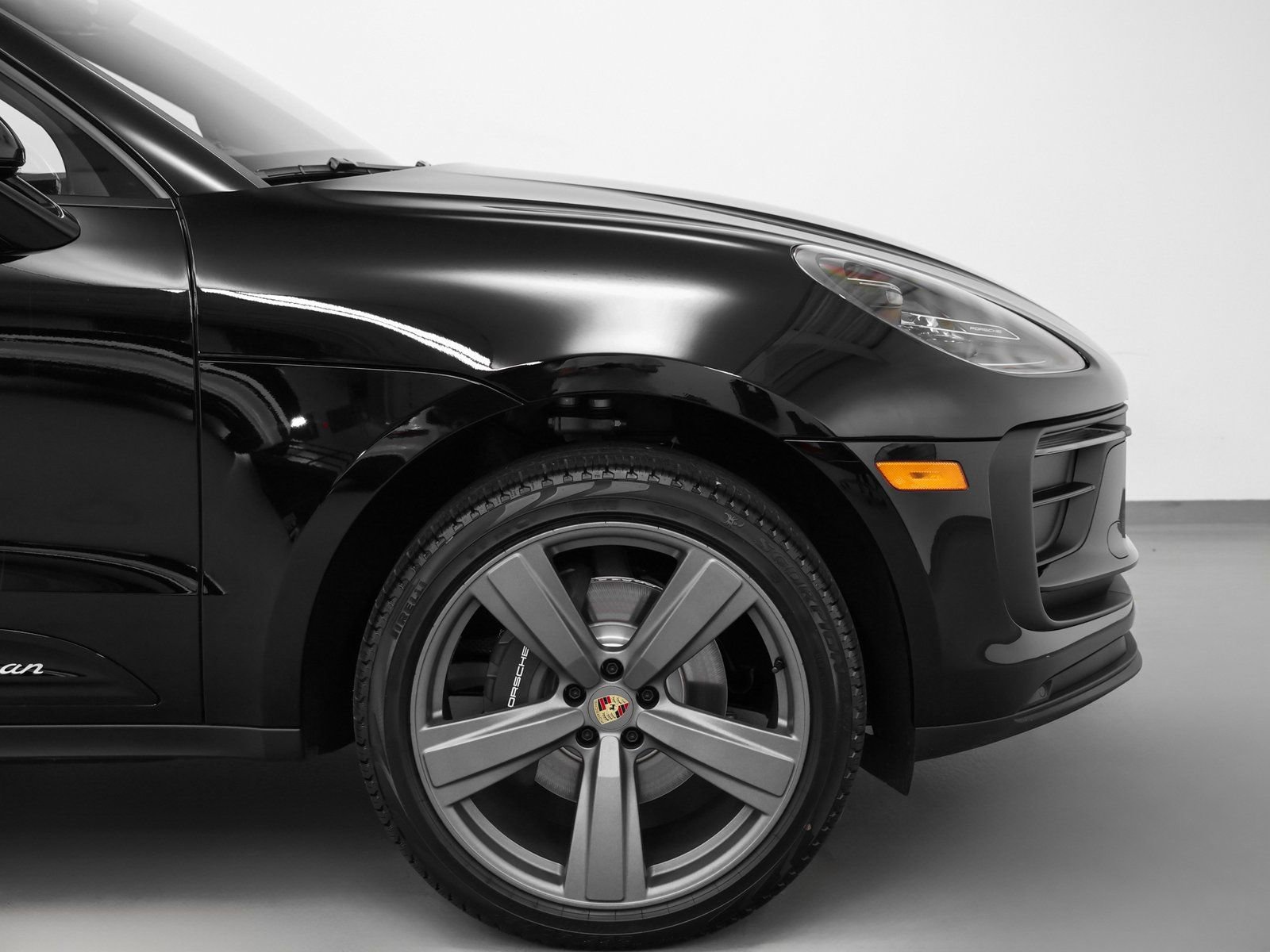 Certified 2025 Porsche Macan image 15