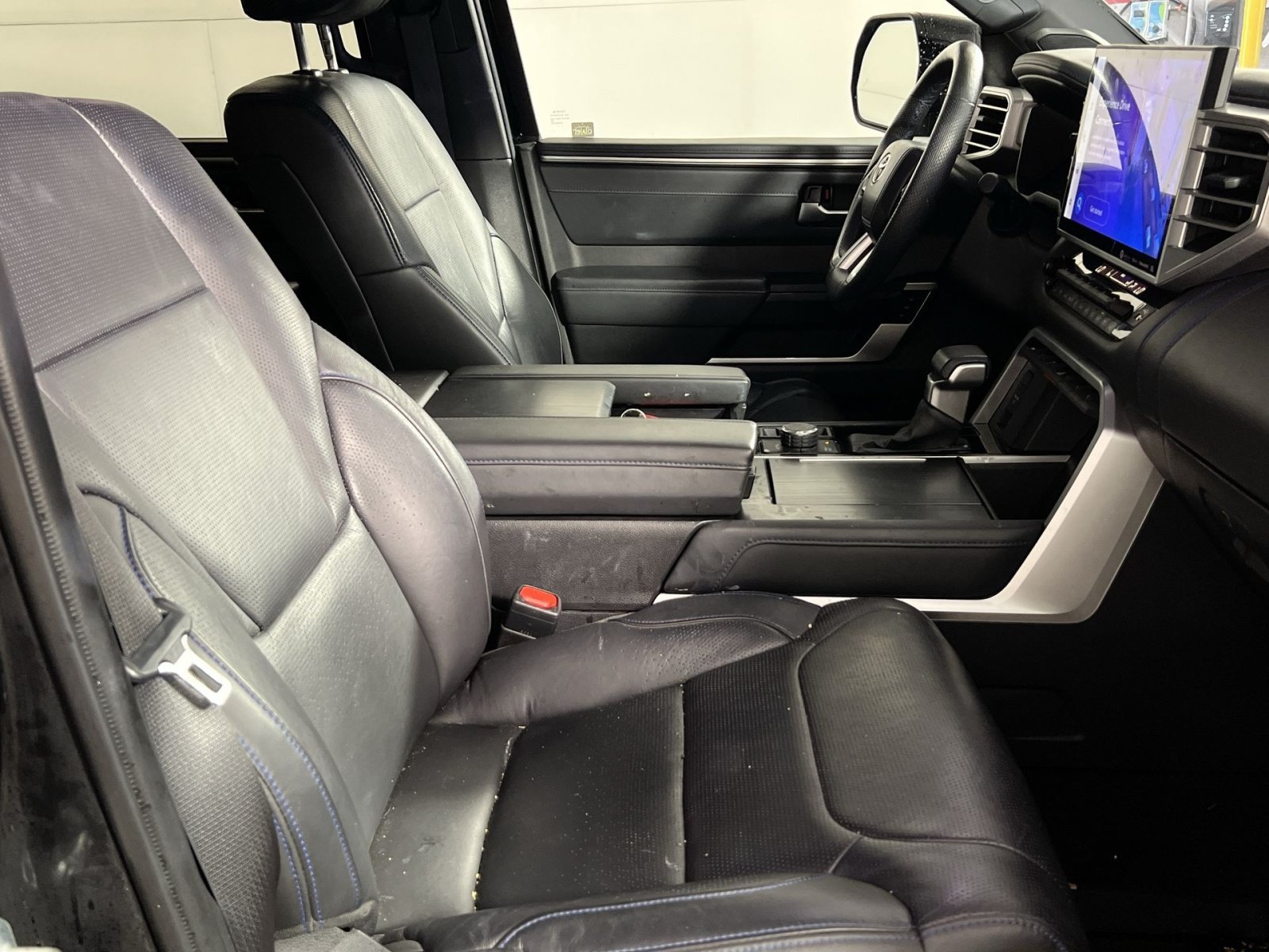 Used 2024 Toyota Sequoia Platinum AWD/4WD image 28