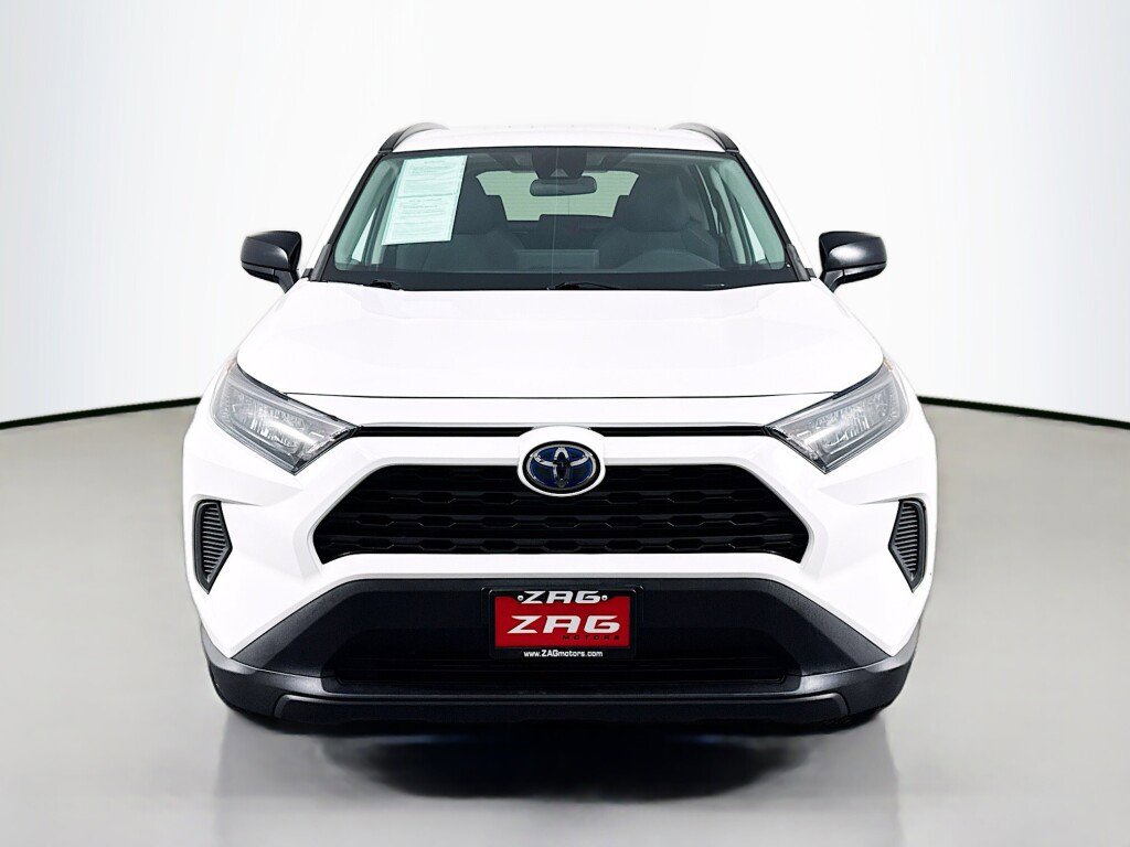 Used 2021 Toyota RAV4 LE image 8
