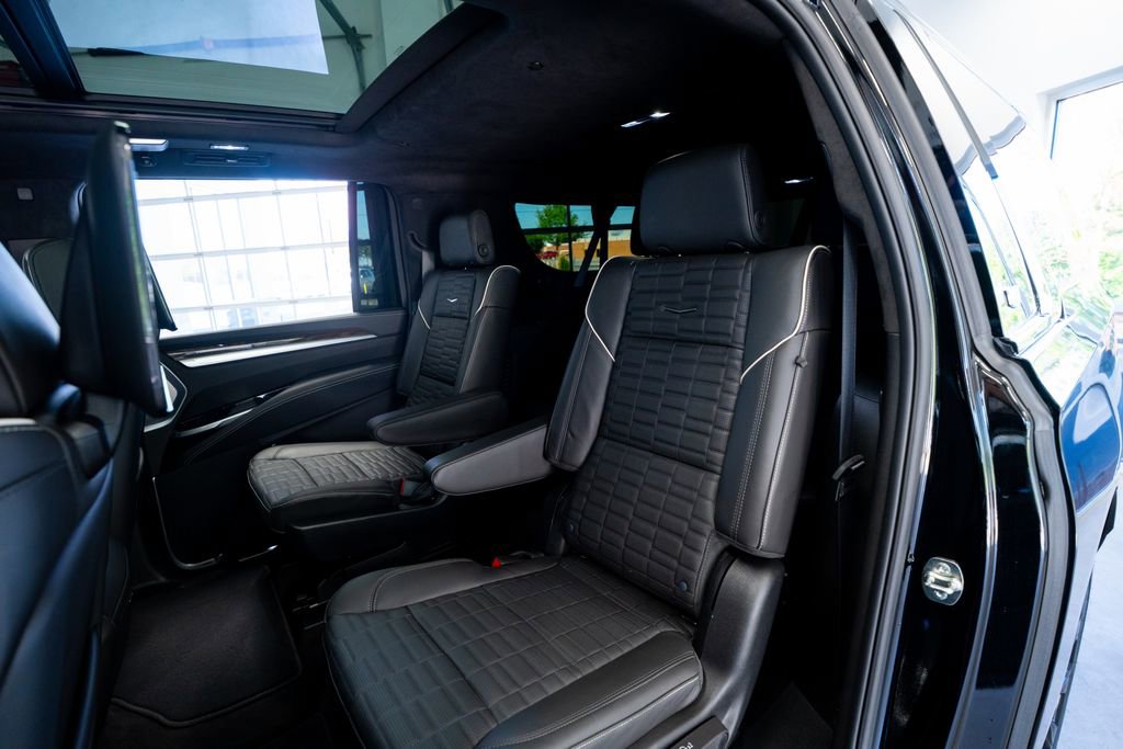 Used 2026 Cadillac Escalade ESV Platinum Sport w/ LPO, ONYX Package image 46