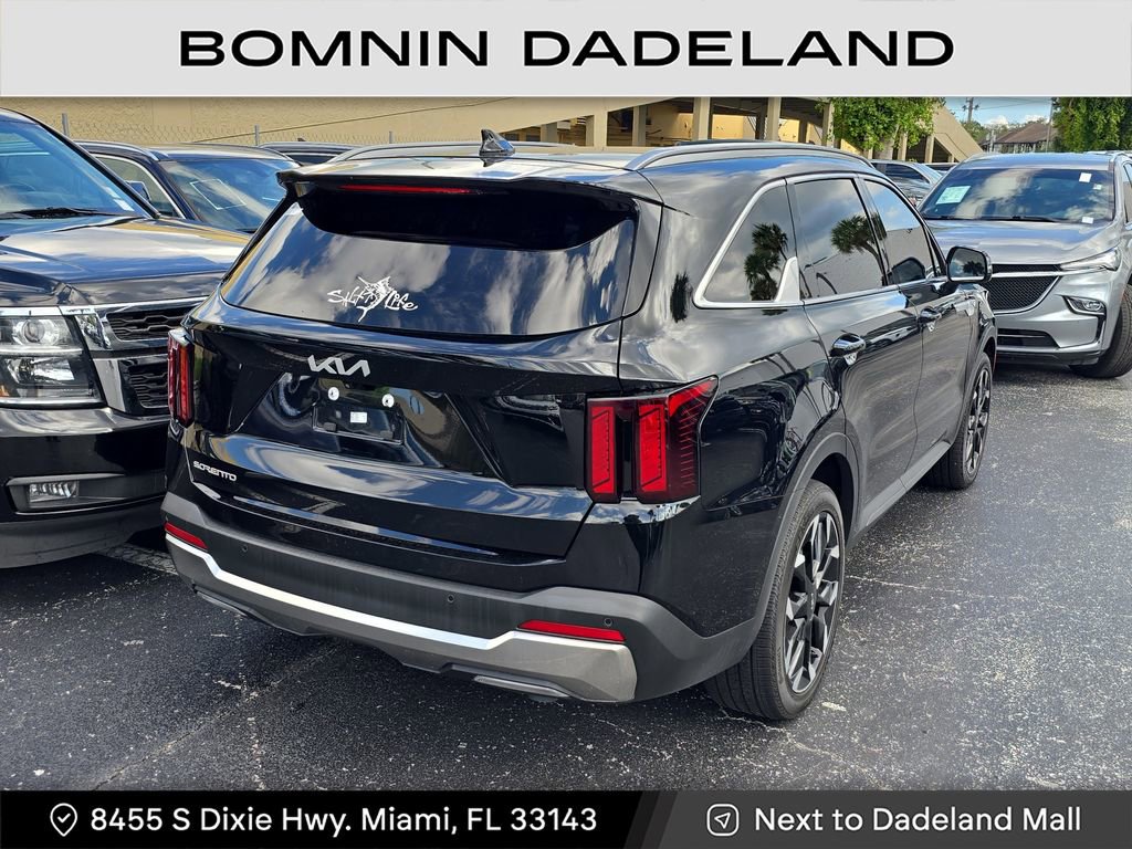 Used 2024 Kia Sorento EX w/ Panoramic Sunroof Package image 4