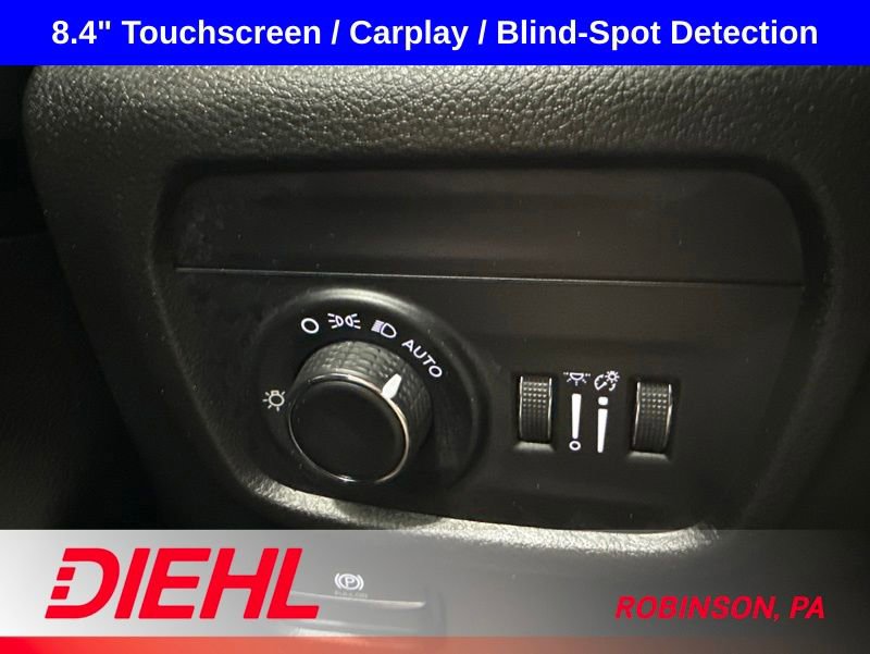 Used 2023 Jeep Grand Cherokee Laredo AWD/4WD image 22