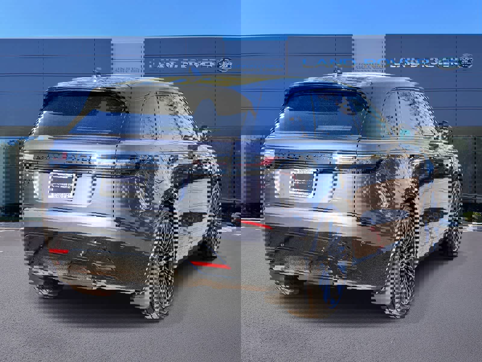 New 2026 Land Rover Range Rover Velar Dynamic SE image 4