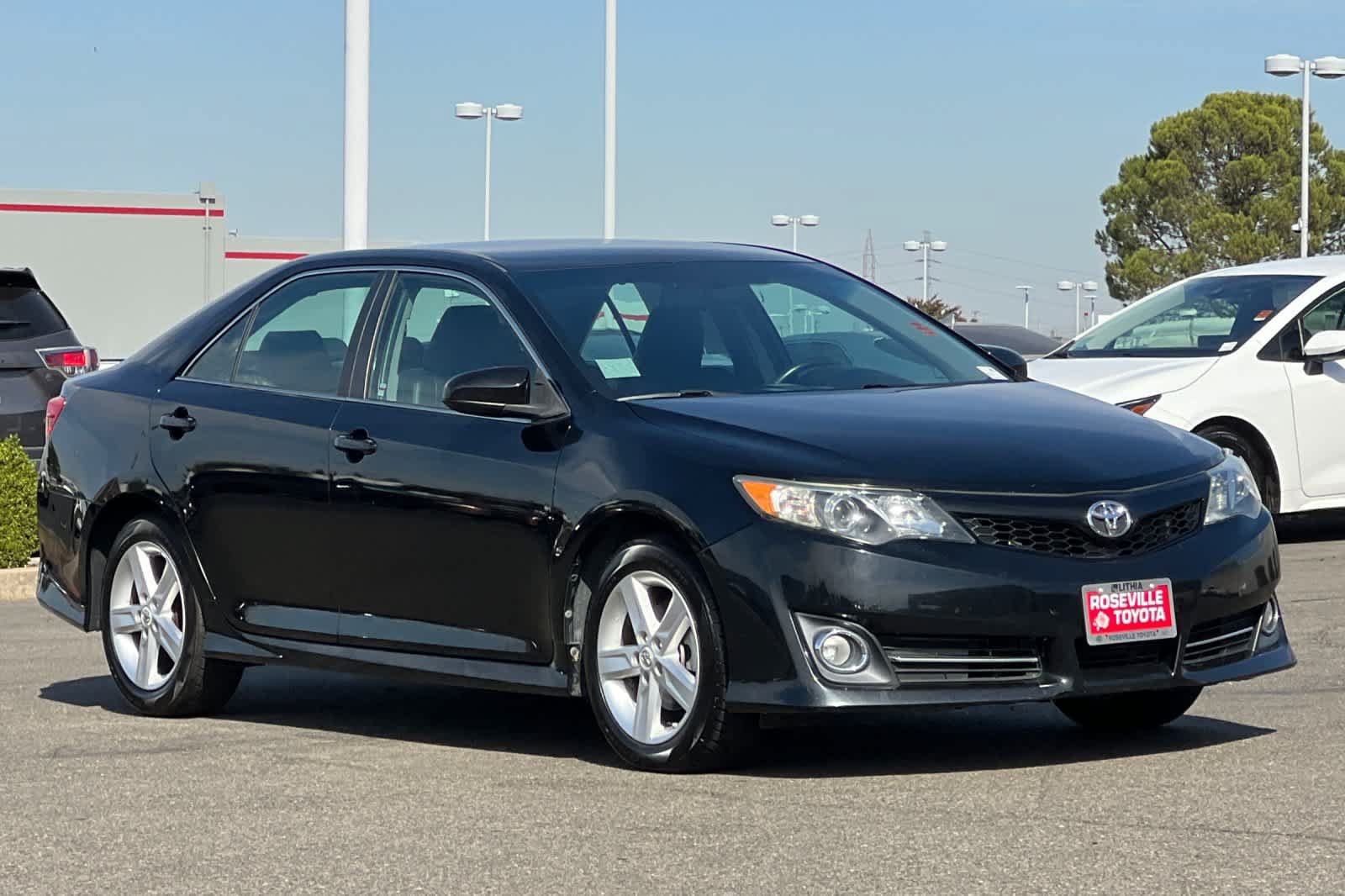 Used 2012 Toyota Camry SE FWD image 5